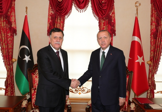 Президент Турции Реджеп Тайип Эрдоган и глава  Правительства национального согласия (ПНС) Файез Сарадж. Стамбул, 27 ноября 2019 