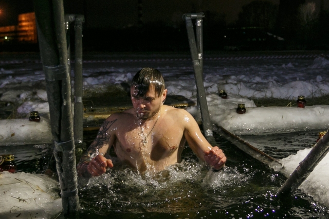 Крещенское купание в Екатеринбурге: фоторепортаж
