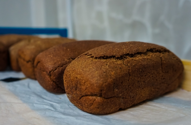 100 килограммов «блокадного хлеба» испекли студенты из Кузбасса