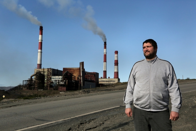 Артём — отец Лёвы работает в шахте компании