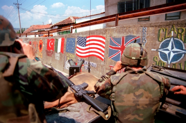 Американские морские пехотинцы в составе войск НАТО. Косово. 1999 