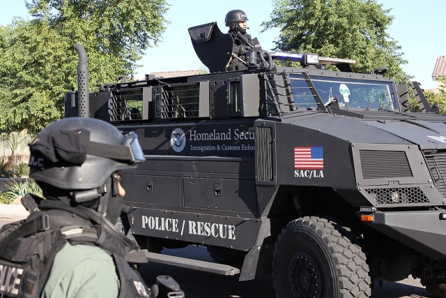 Специальная группа реагирования (SRT) во время операции против картеля Синалоа в западной пустыне Аризоны