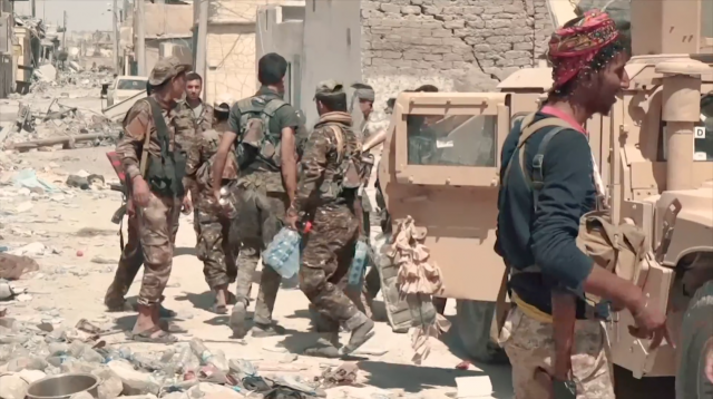 Бойцы SDF в центре города Ракка. Сирия