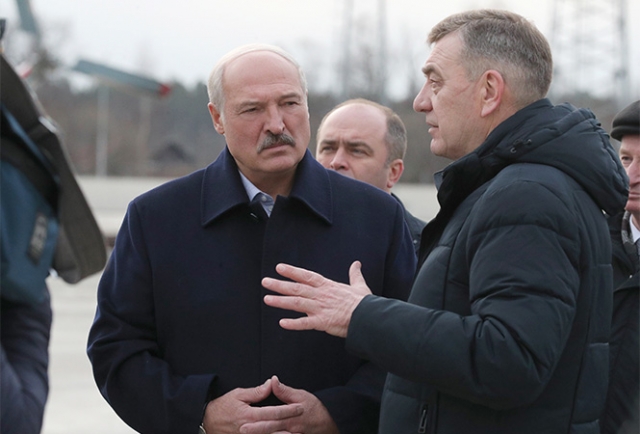 Александр Лукашенко во время поездки в Добруш 