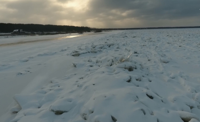 Длина ледяного затора на Волге под Ярославлем достигла 35 километров