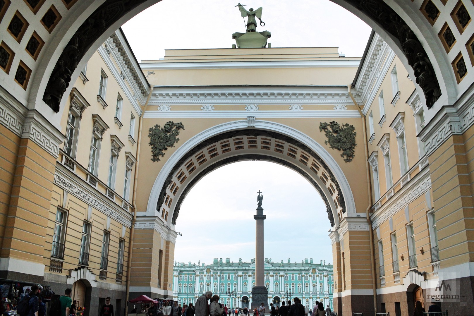 триумфальная арка в санкт петербурге на дворцовой