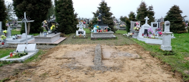 Участок на кладбище в селе Грушовице, где ранее стоял памятник в честь УПА