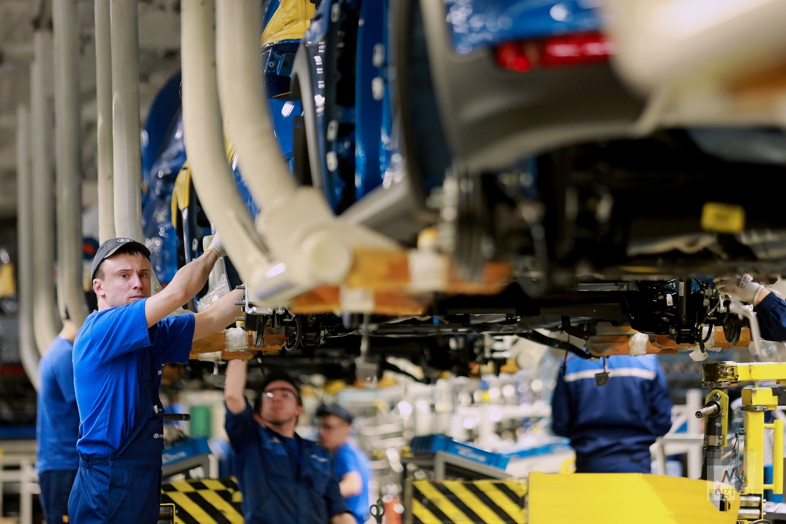 Вакансии в питере. Завод Hyundai в Санкт-Петербурге. Завод Хендай в СПБ. Хундай завод работники. Хендай Мануфактуринг рус Санкт-Петербург.