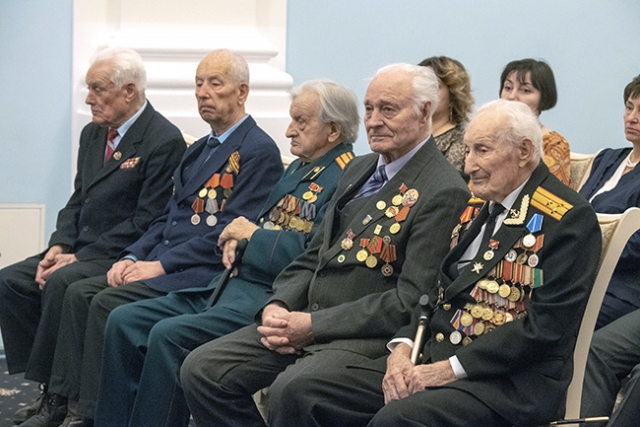 Омским ветеранам вручили медали в честь 75-летия Победы