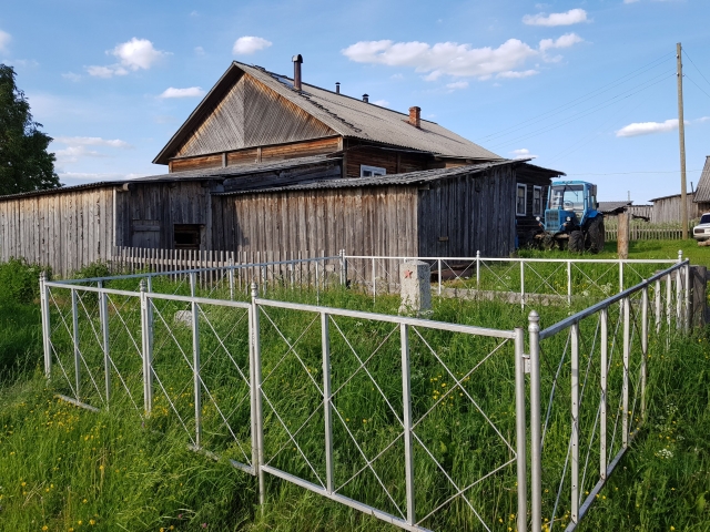 Могила красноармейца в деревне Земцово, Пинежского района Архангельской области