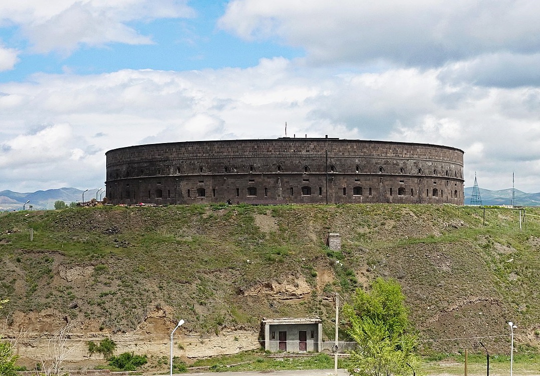 102 База в Армении в Гюмри крепость