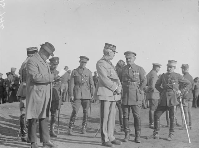 Французский генерал Морис Жанен инспектирует чехословацкие части. Омск