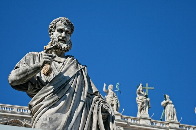 Статуя Святого Петра. Сен-пьер. Ватикан