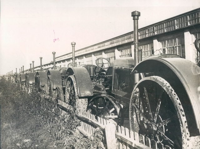 На сталинградском тракторном заводе. 1931