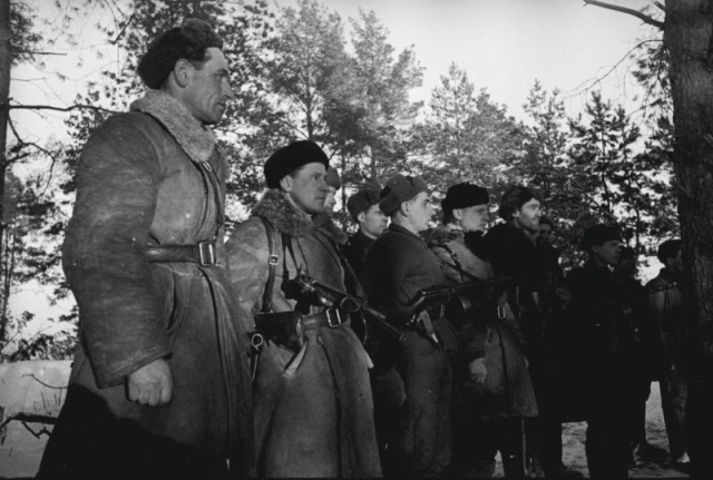 Советские партизаны. 1941 — 1945
