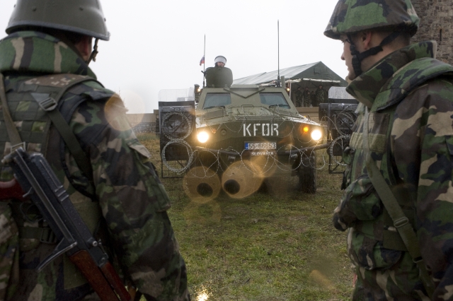 Солдаты НАТО в Косово 