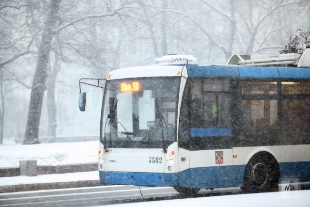 В Петербурге временно закрыли десятки маршрутов наземного транспорта