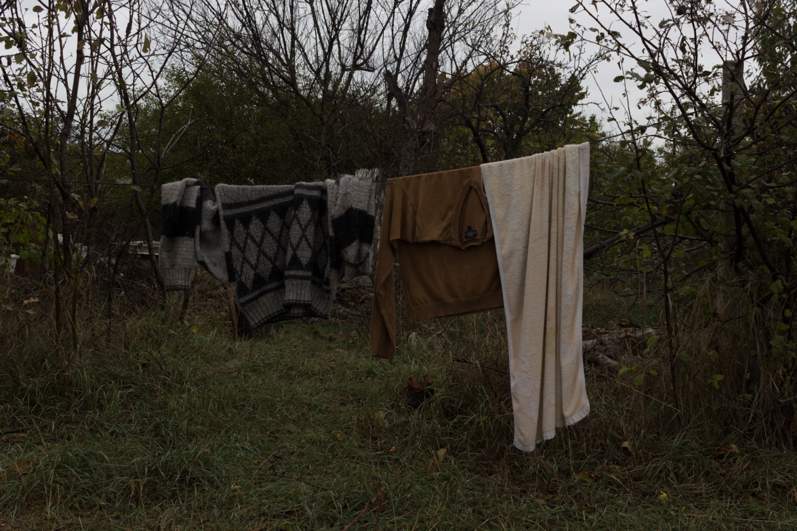 Жители «Теремка» стирают вещи вручную и сушат их на улице