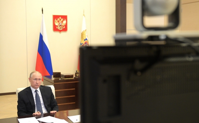 Владимир Путин на совещании по вопросам развития ситуации с коронавирусной инфекцией и мерам по её профилактике