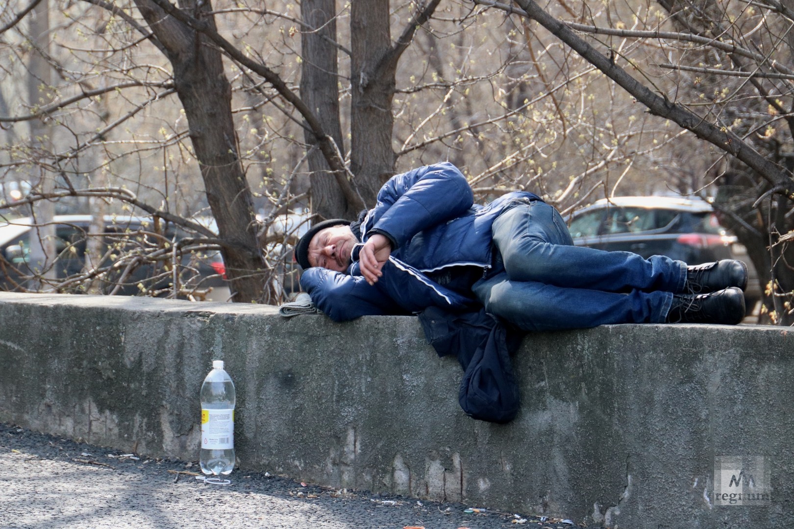 бомжи на вокзале москва