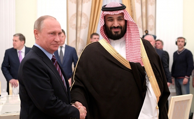 Владимир Путин и глава министерства энергетики Саудовской Аравии принц Абдель Азиз бен Сальман