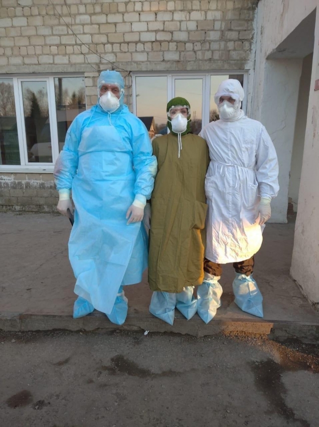 Обнародованы фотографии «защитных костюмов» алтайских работников скорой