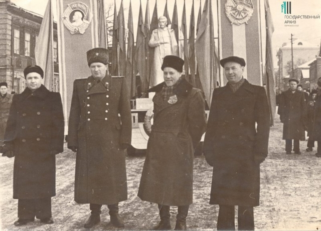 На праздничной демонстрации. Молотов (Пермь). Пермский край. 1945