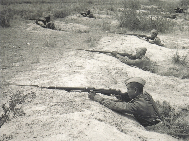 Добровольцы из Тувы на учениях. 1943