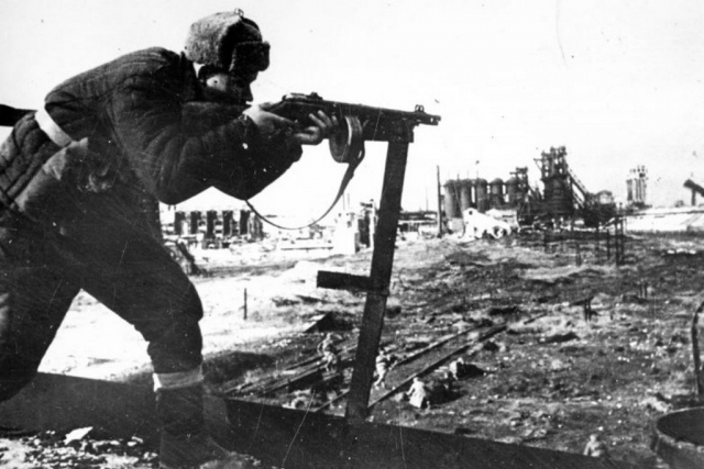 Бой на территории металлургического завода им. Войкова в Керчи. 1943