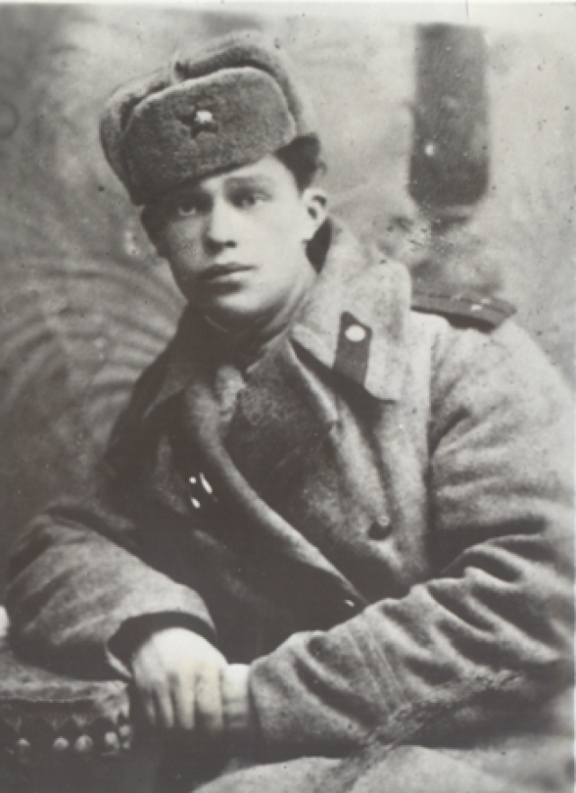 Есаков Георгий Иванович, санитарный врач, видный организатор санитарной службы Карачаево-Черкесии. Попал на фронт командиром санитарной роты, а затем санитарного батальона, начальником санитарной службы. Войну закончил в Чехословакии