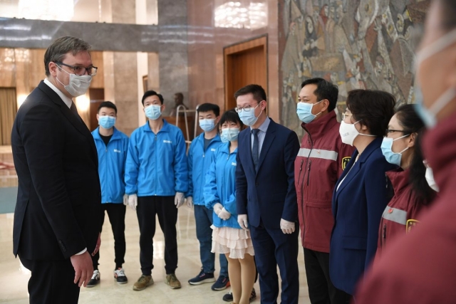 Александр Вучич встречается с китайскими врачами 