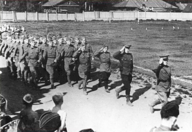 Парад на стадионе «Медик». Йошкар-Ола. 1943-1945