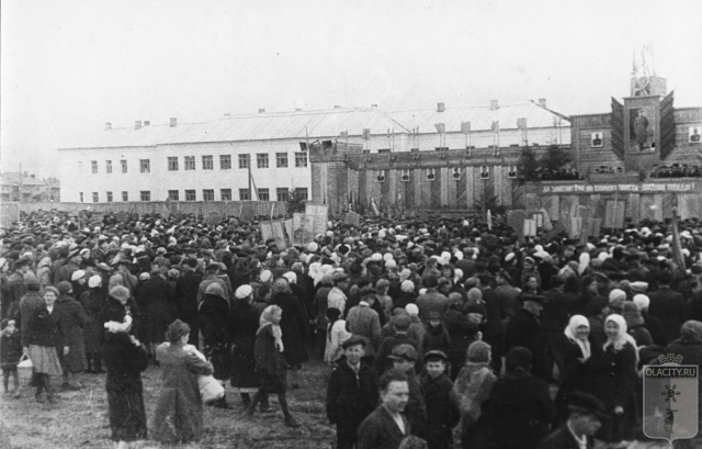 Торжественный митинг на Юбилейной площади Йошкар-Олы 9 мая 1945