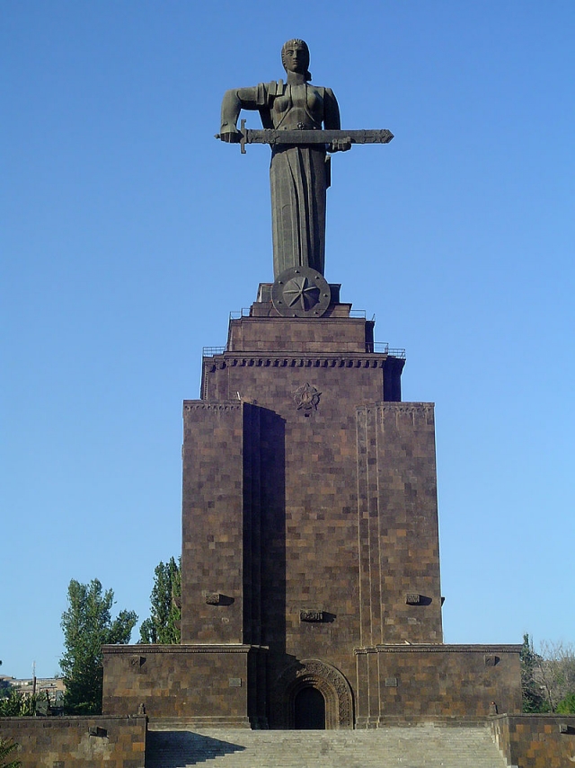 Мать-Армения. Монумент в Ереване в честь победы Советского Союза в Великой Отечественной войне 