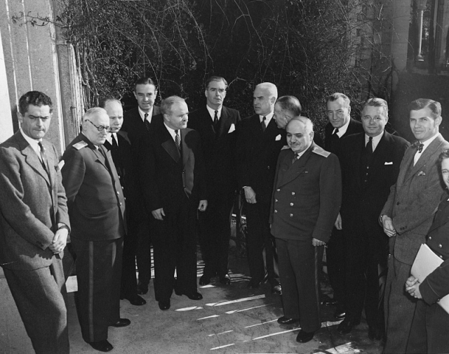 Советские, американские и британские дипломаты во время Ялтинской конференции. 1945