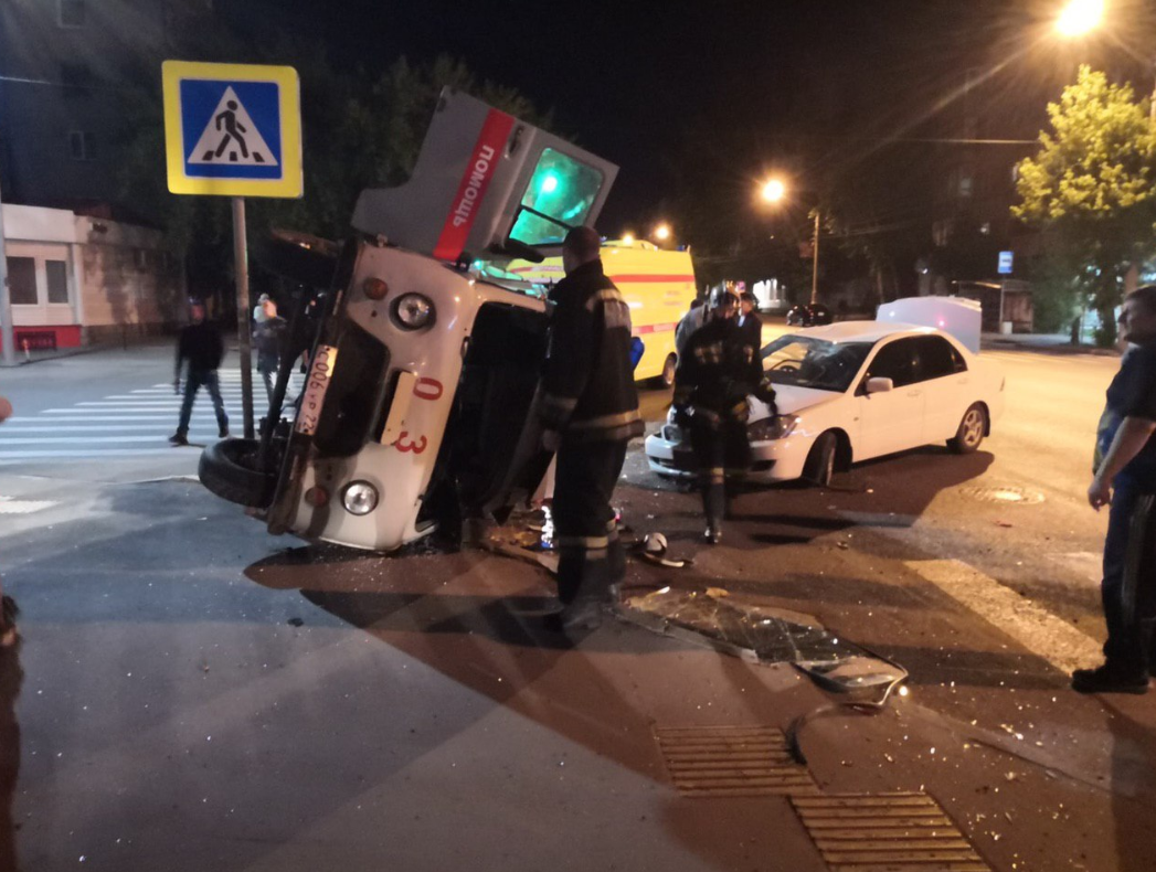 Автомобиль скорой помощи попал в ДТП на Алтае