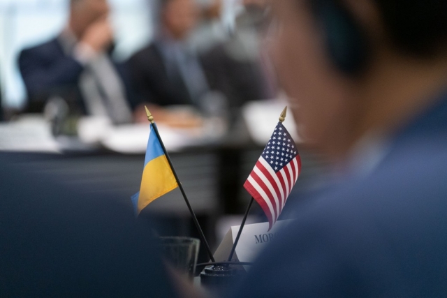 Флаги США и Украины 