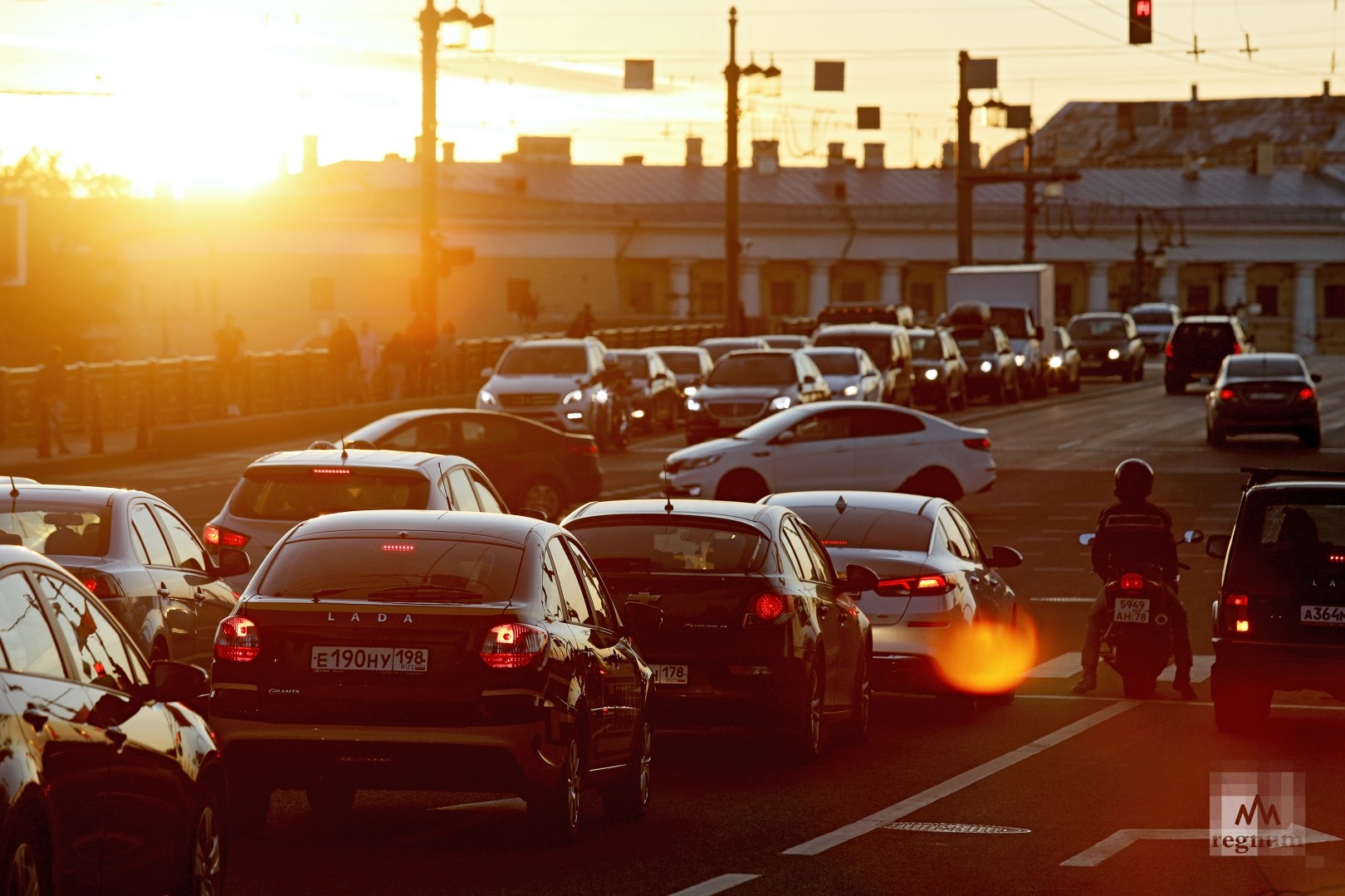 В Петербурге рекордно рухнули продажи автомобилей