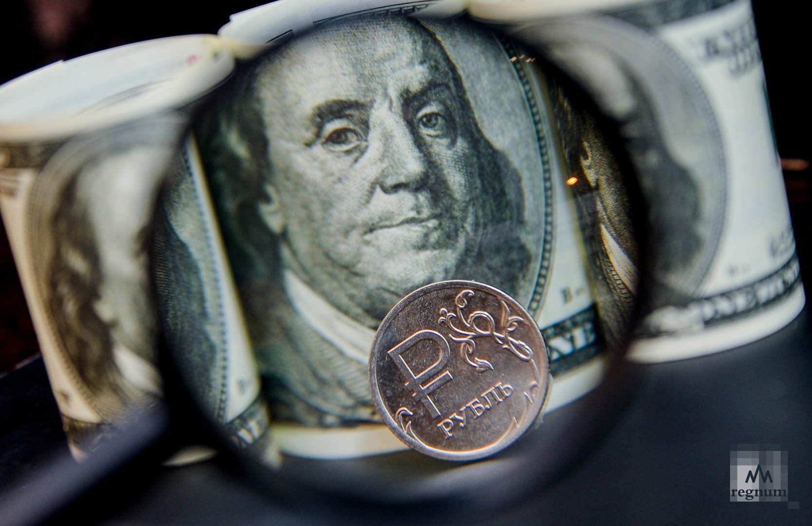 Прогноз 75 рублей за доллар: почему укрепился рубль