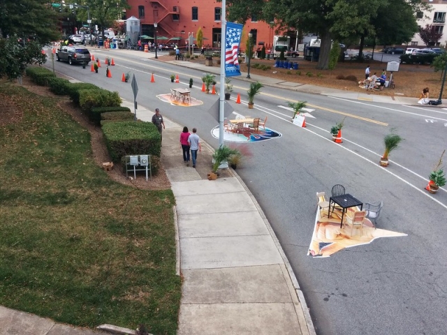 Захват дороги в рамках инициативы «Better Block» («Лучший квартал») в Гринсборо, Северная Каролина