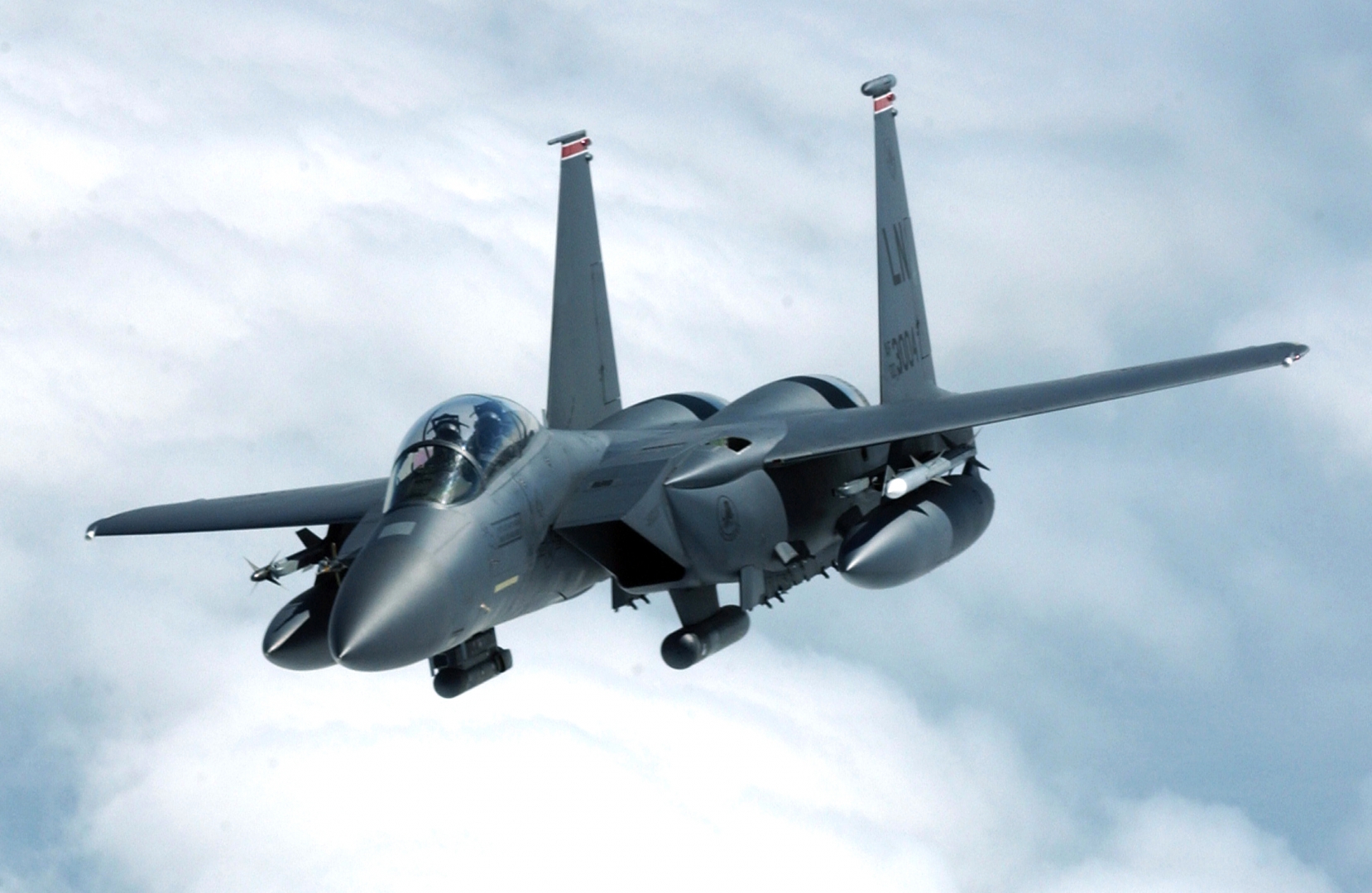 Истребители F-15E ВВС США получили возможность применять атомные бомбы