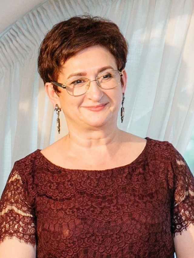 57-летняя стоматолог города Никольское Анна Ушакова