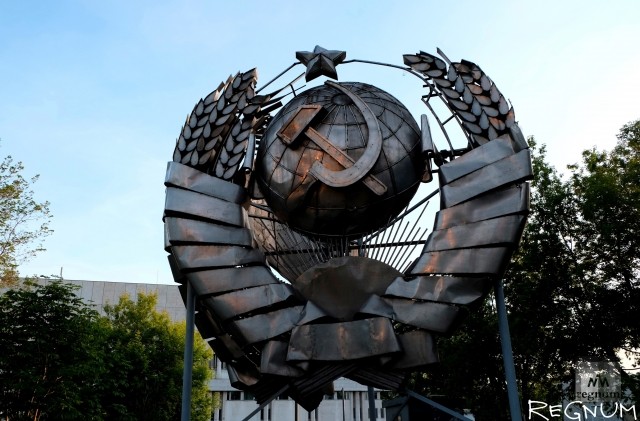 Монументальная скульптура советского периода 