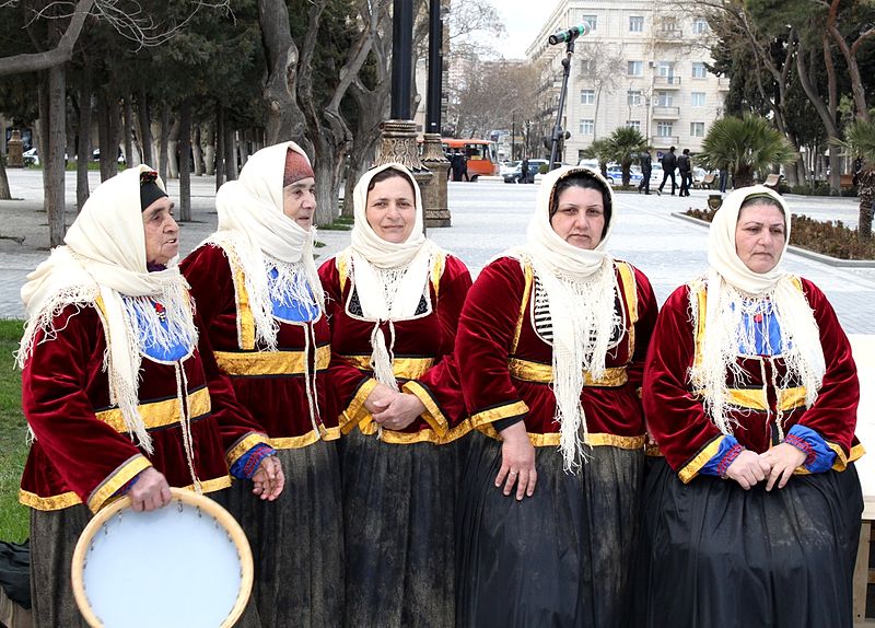 Талышские женщины в национальных костюмах 