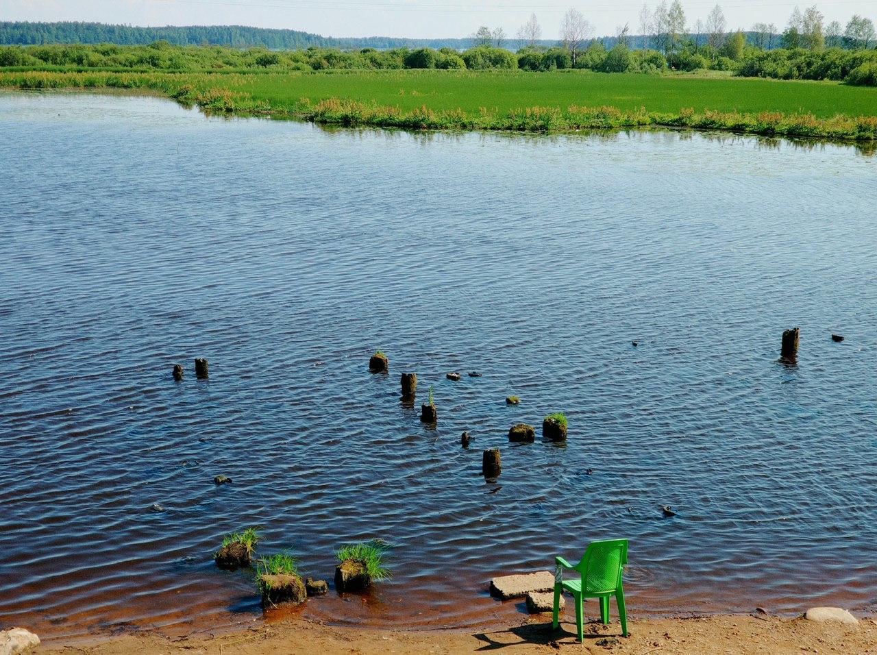 Водоем где. Арсаки озеро. Леонтьевское озеро. Купание в водоемах. Купаются в пруду.