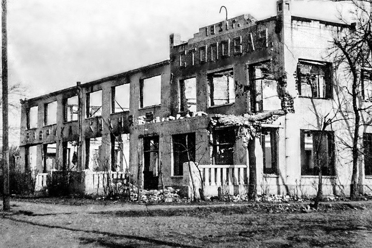 В разрушенном Тихорецке. 1943