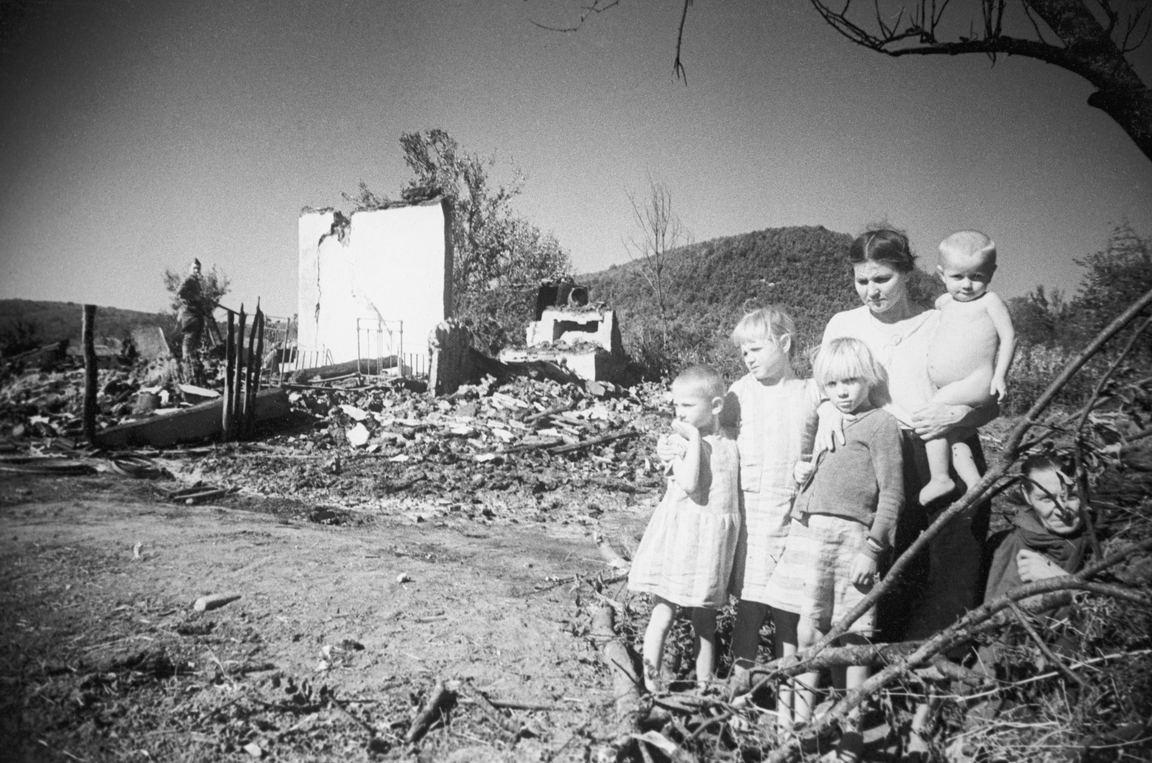 Фото детей войны 1941 1945 в хорошем качестве на фоне разрушений