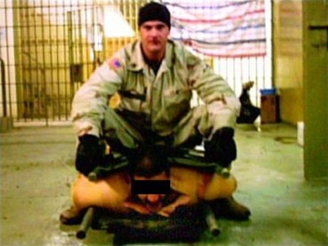 Пытки в тюрьме Абу-Грейб. 2003