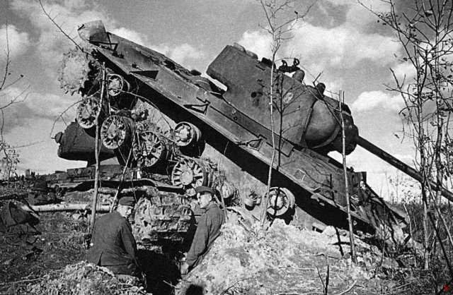 Подбитые советские тяжёллые танки КВ-1