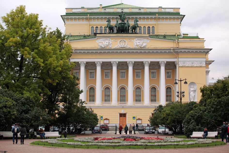 Александринский театр фото снаружи